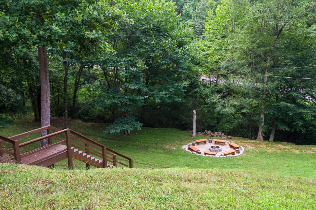 Relaxation Retreat - Large Family Cabin - Wifi, Fire Pit, Game Room With Pool Table And More Sevierville Exterior foto