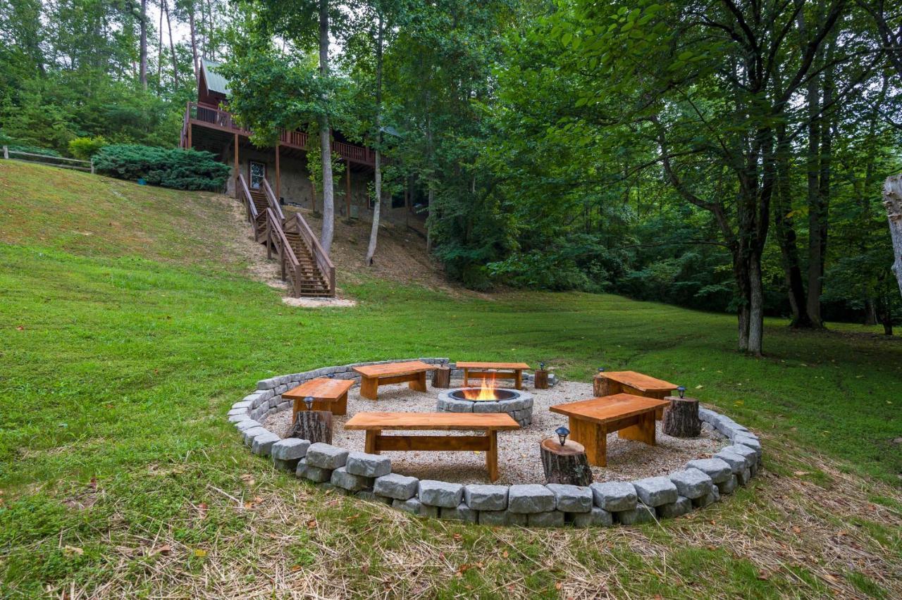 Relaxation Retreat - Large Family Cabin - Wifi, Fire Pit, Game Room With Pool Table And More Sevierville Exterior foto