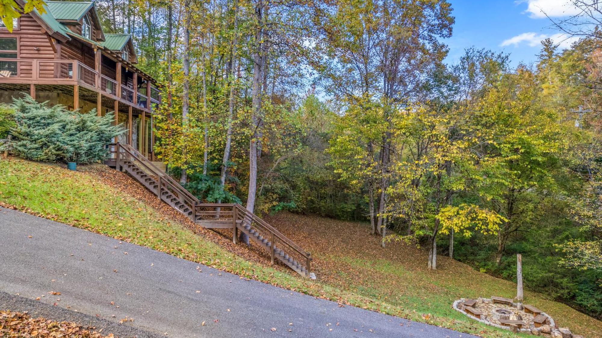 Relaxation Retreat - Large Family Cabin - Wifi, Fire Pit, Game Room With Pool Table And More Sevierville Exterior foto