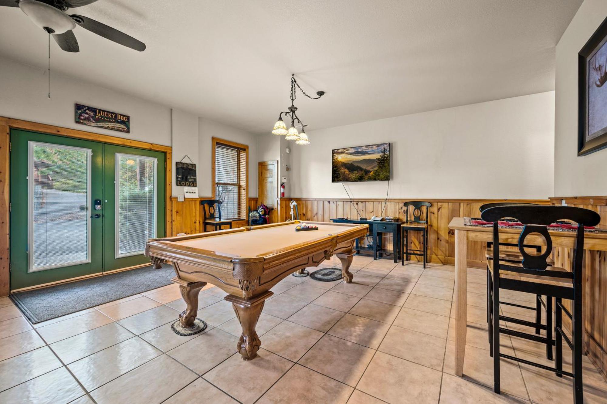 Relaxation Retreat - Large Family Cabin - Wifi, Fire Pit, Game Room With Pool Table And More Sevierville Exterior foto